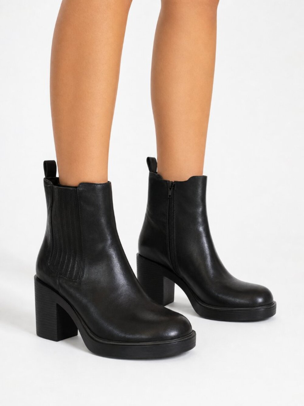 Steve Madden Kayden Black Leather Side Zip Block Heel Ankle Booties 7.5 not worn